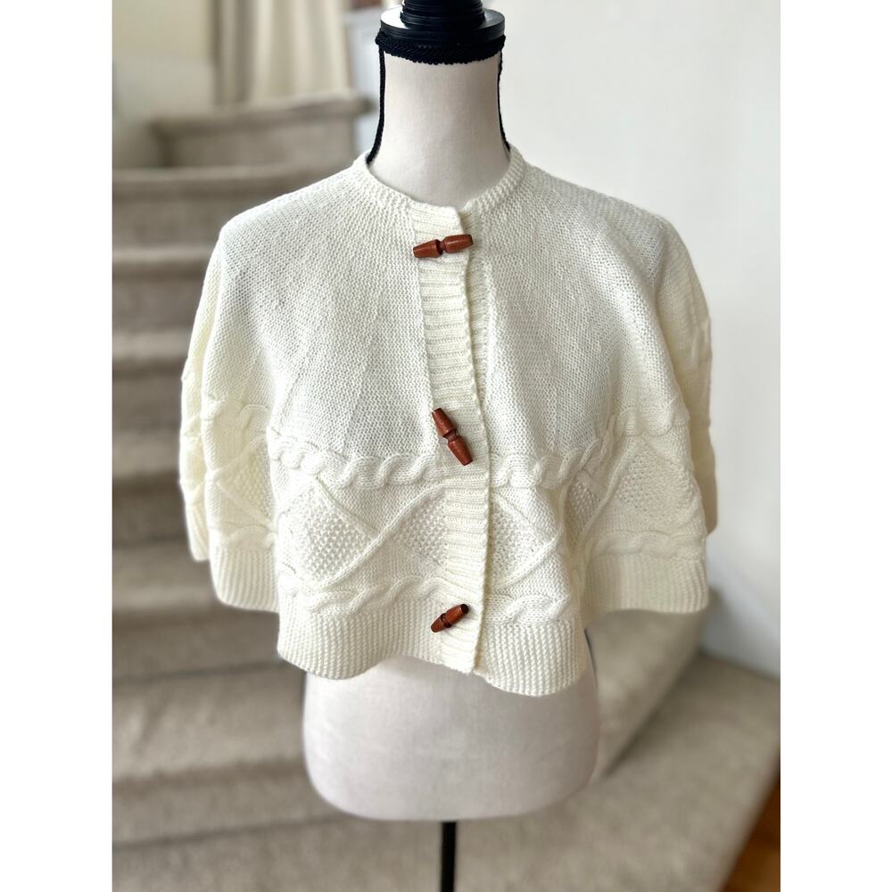 Vintage Cream White Cable Knit Toggle Wood Button Cropped Cape